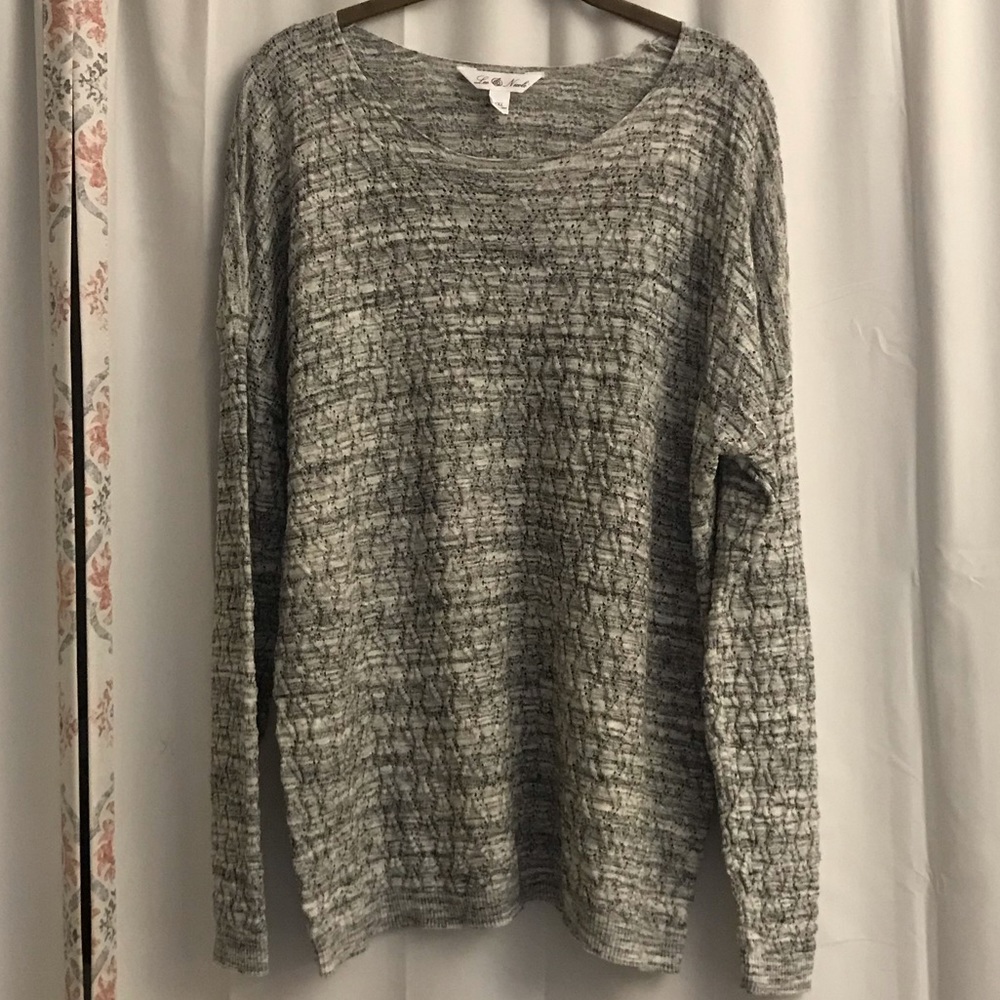 3/$25 Leo and Nicole Sweater XXL